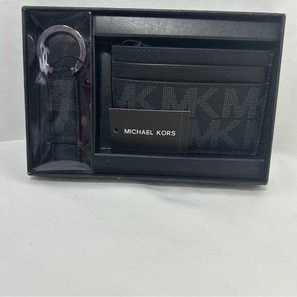 Michael Kors Set Card Holder and key chain - Picture 5 of 8